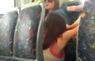 XXX یک سبزه فاسد احلى سكسي كويتي نوک دستگاه جنسی را می گیرد