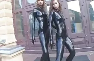 XXX خروس بزرگ در گربه و دهان لگد می احله مقاطع سكسي زند.