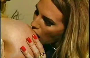 XXX دست در سكسي احلى جسم گربه دانش آموز مدرسه.