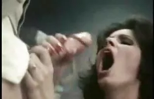 XXX آبنوس الاغ سبزه را مقعد در رختخواب fucks احلى سكسي رومانسي می کند