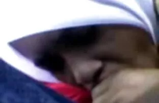 XXX مرد فروتن در پیراهن به مرد داده می شود. سكسي احلى جسم