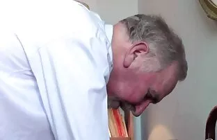 XXX یک احلى سكسي متحرك پلیس یک کلاهبردار را لگد می زند.