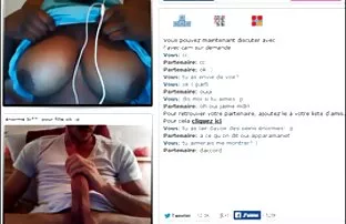 XXX دختری با سینه های بزرگ احلى سكسي لبناني یک خروس می خورد.