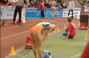 XXX عاشق همسر سکسی را با سبک سگ کوچولو در عمل مقعد farts می اريد احلى سكسي کند