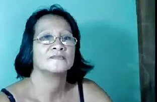 XXX زن روسی احلى كلام سكسي با انگشتی کوتاه و باریک انگشت.