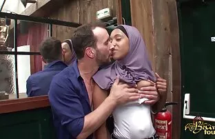 XXX سبزه روی عضو شریک پرش می کند و به احلى صدر سكسي پایان می رسد.