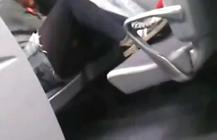 XXX دختر لاغر در لباس زیر زنانه لاغر انفرادی رنگ پرچم احلى وضع سكسي آمریکایی جوانان بزرگ را تجزیه می کند