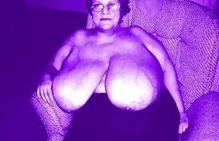 XXX رابطه جنسی احلى سكسي كويتي با بهترین دوست دختر.