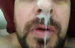 XXX با یک dildo بازی می کند. احلى كلام سكسي