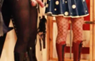 XXX آسول احلى سكسي لبناني شری دویل بدن یک مرد جوان را در حمام مژه می کند