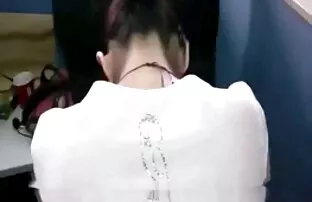XXX زن چک در احلئ سكسي مقابل دوربین.