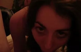 XXX لعنتی در الاغ احلى وضع سكسي روی تخت گلبرگهای گل رز.